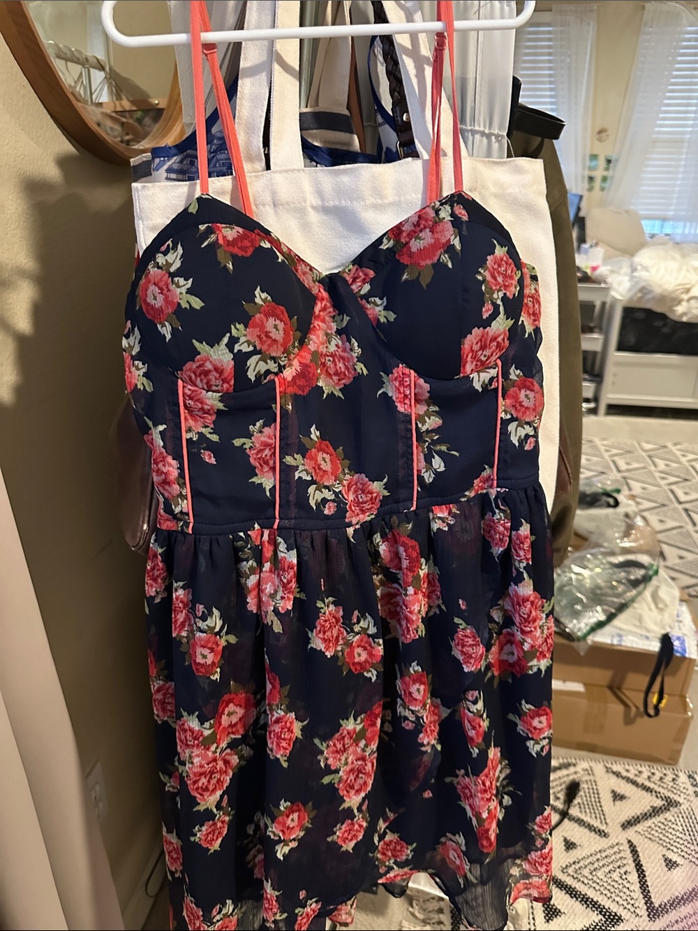 Super cute dress perfect for date night or lunch w/ the girls!